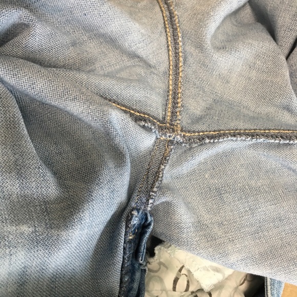 NINE WEST NWJ FACTORY FADED JEANS 6 Short EUC - Picture 6 of 13